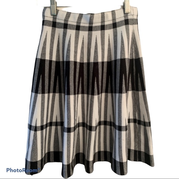 Sioni black and white beautiful Skirt - Picture 3 of 7